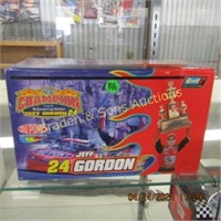 NEW JEFF GORDON 2001 CHAMPION 1/24TH NASCAR