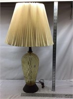 D4) VINTAGE LAMP & SHADE