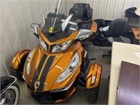 2014 Can Am Roadster w Blue Tooth Helmet