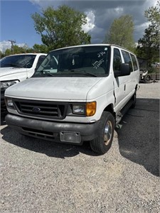 2004 FORD E-350 10 PASSENGER VAN