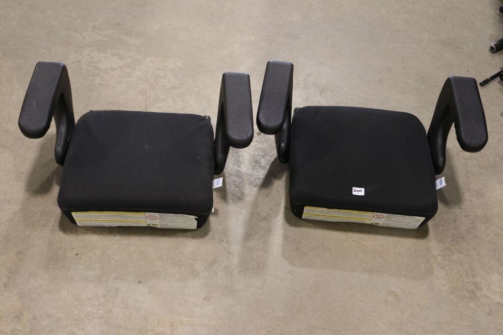 2 CLEK CLICK-IN BOOSTER SEATS WITH ARM RESTS