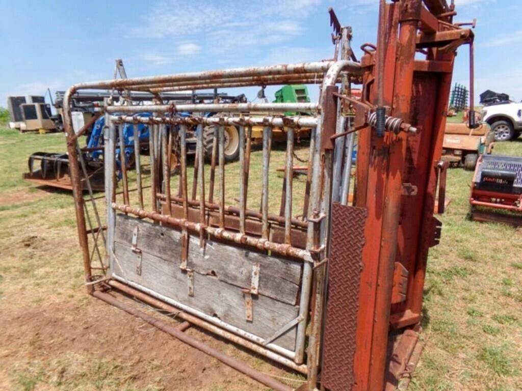 CATTLE SQUEEZE CHUTE, NO FLOOR