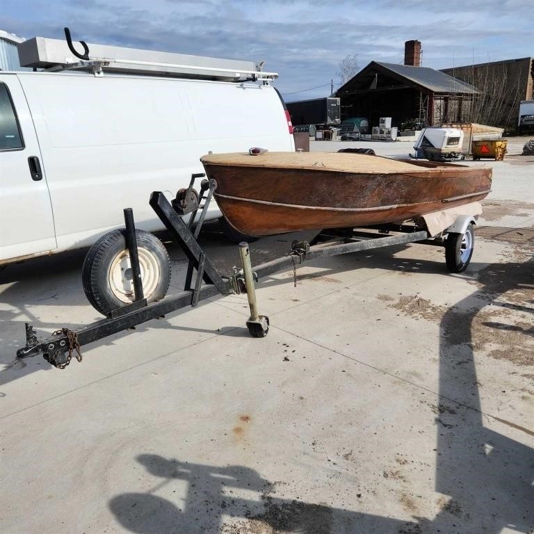 15' Wooden Boat w 40Hp Evinrude Motor