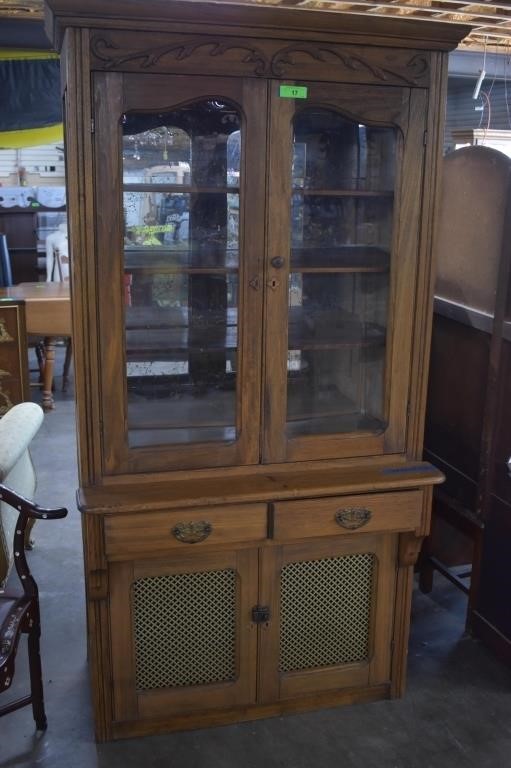 Vintage Oak Hutch w/Drawers & Cupboards