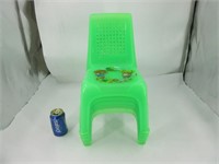 6 chaises neuves en plastique pour enfant