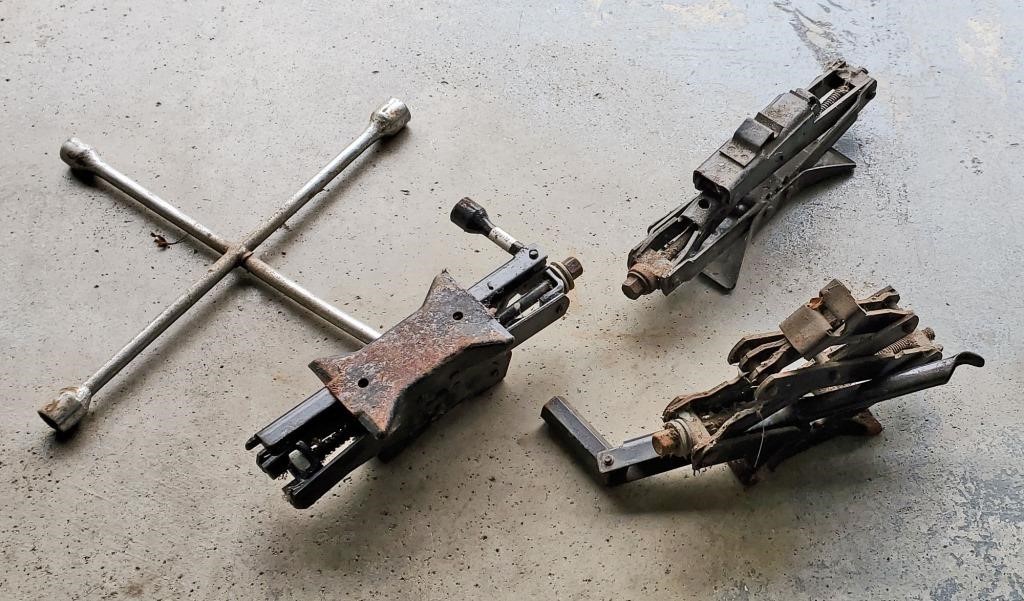 VINTAGE 1950's-60's CHEVY CORVETTE TIRE JACKS