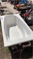 Jacuzzi tub untested approx 5ftx33”