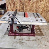 Table saw missing pusher
