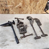 Pipe vice, reamer, 2 tubing cutters