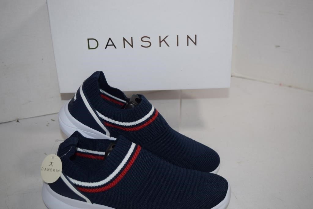 New Danskin Comfort Walker Shoes, Sz. Ladies 8.5