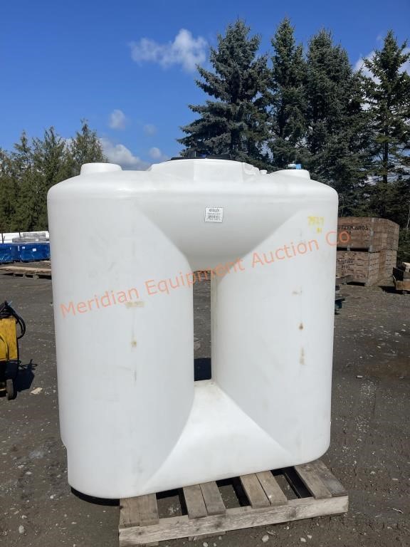 400 Gallon Free Standing Water Tank