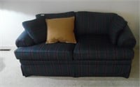 LOVE SEAT AND THROW PILLOWS MATCHES LOT #2