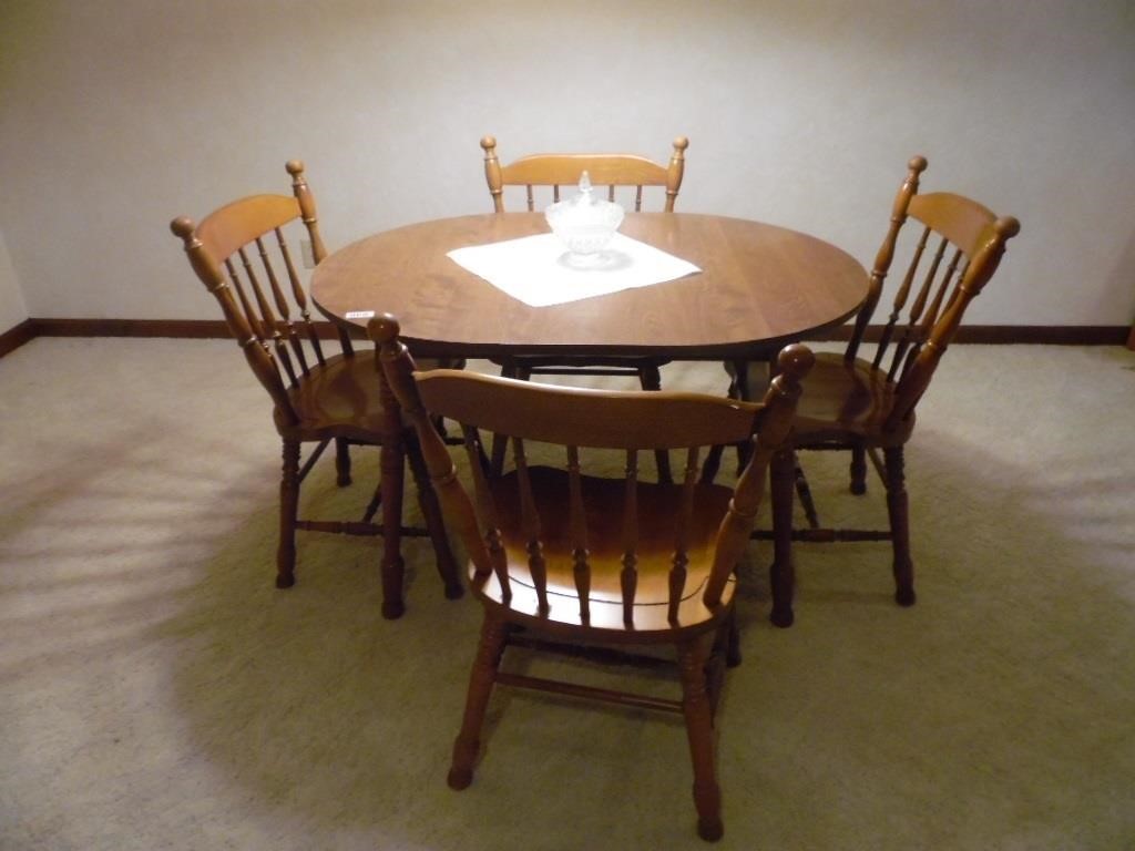 TABLE WITH 4 CHAIRS, LOCATED IN BASEMENT