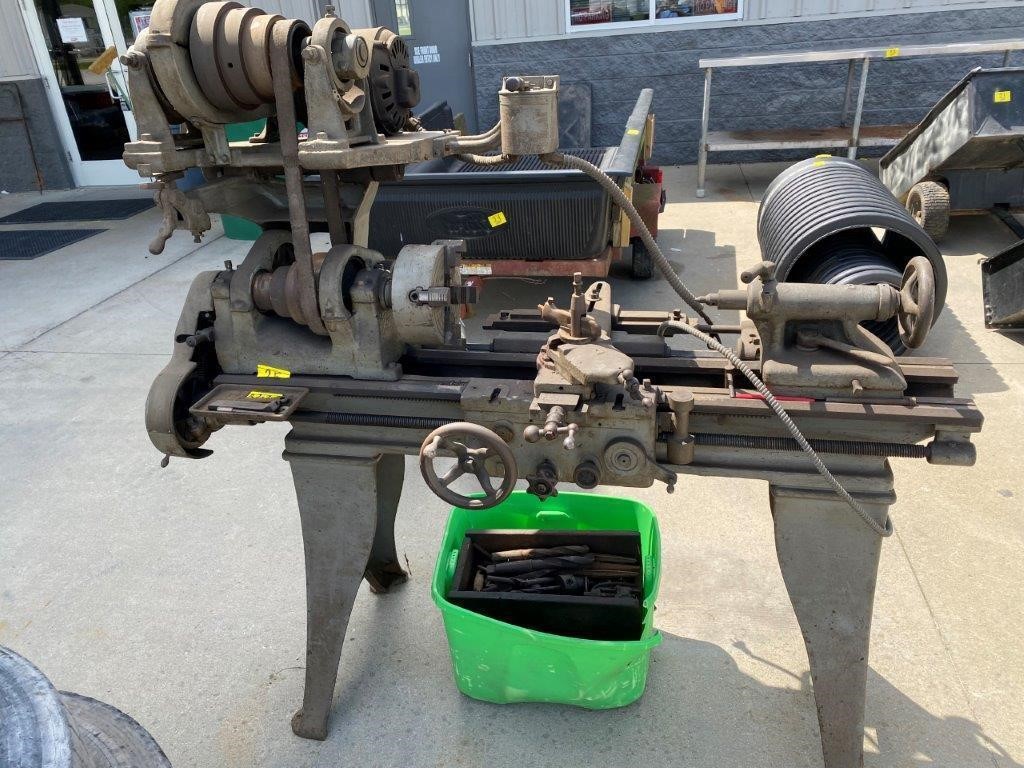 METAL LATHE WITH EXTRA BITS AND PARTS