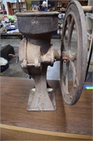 Antique Cast Iron Grinding Mill / Grain Grinder