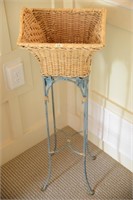 WICKER/METAL PLANT STAND