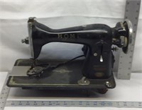 D1) VINTAGE/ANTIQUE HOME SEWING MACHINE-UNTESTED