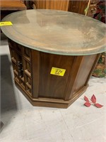 ROUND ACCENT TABLE / CABINET W/ GLASS TOP,