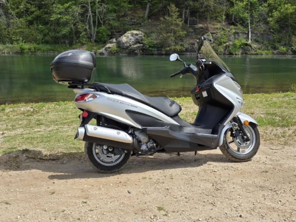 2014 Suzuki Burgman 200 Scooter / Motorcycle