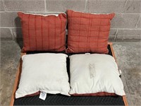FM208 Set of 4 Pillows