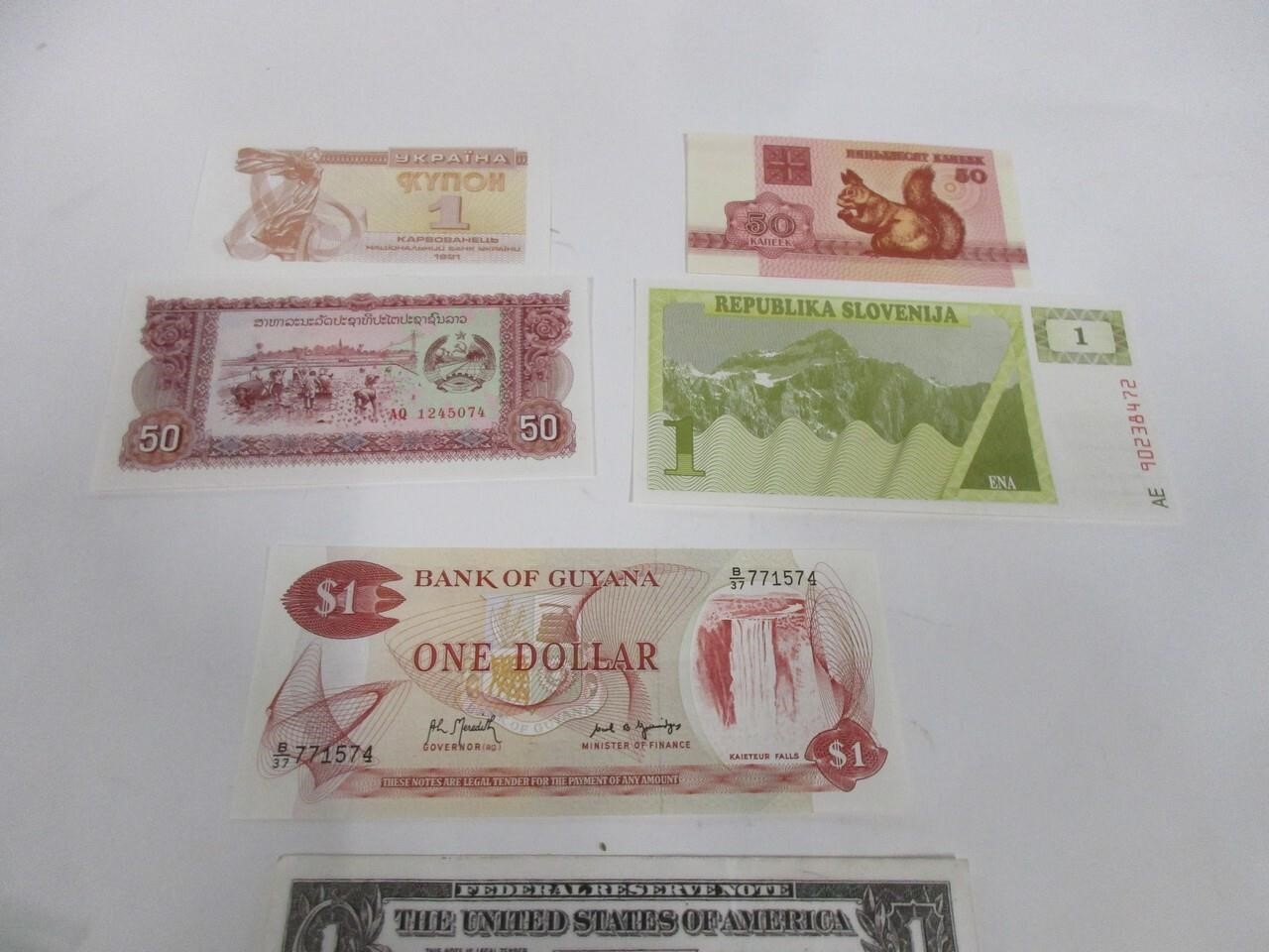 Assorted foreign bank notes