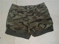 Short neuve Gr. 8