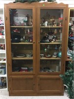 Wood display cabinet. 75x46x13. Contents NOT