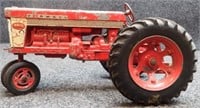 Vintage Farmall 560 Tractor with Fast Hitch Toy