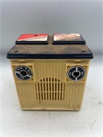 Untested Vintage Delco Mini Freedom Battery Radio