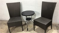 2 Kannoa Chairs w Table