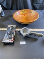 Vintage Juicer / Wooden Bowl / Wine Corkscrew