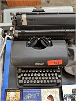 VINTAGE ROYAL TYPEWRITER