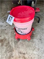 Large Bucket & Roller(Garage)