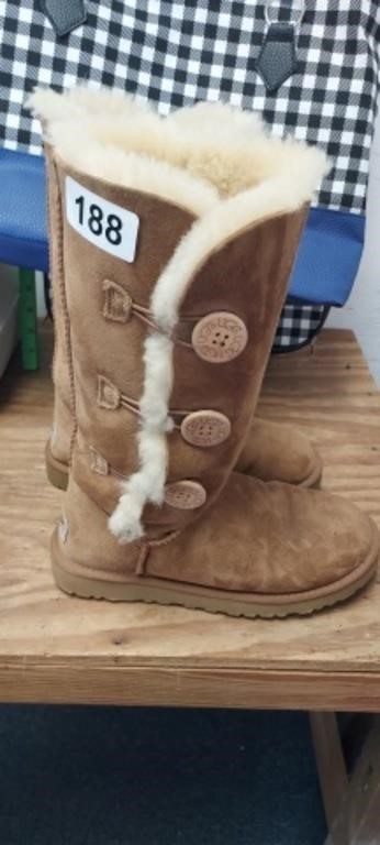 UGG BOOTS SIZE 7, GENTLY USED