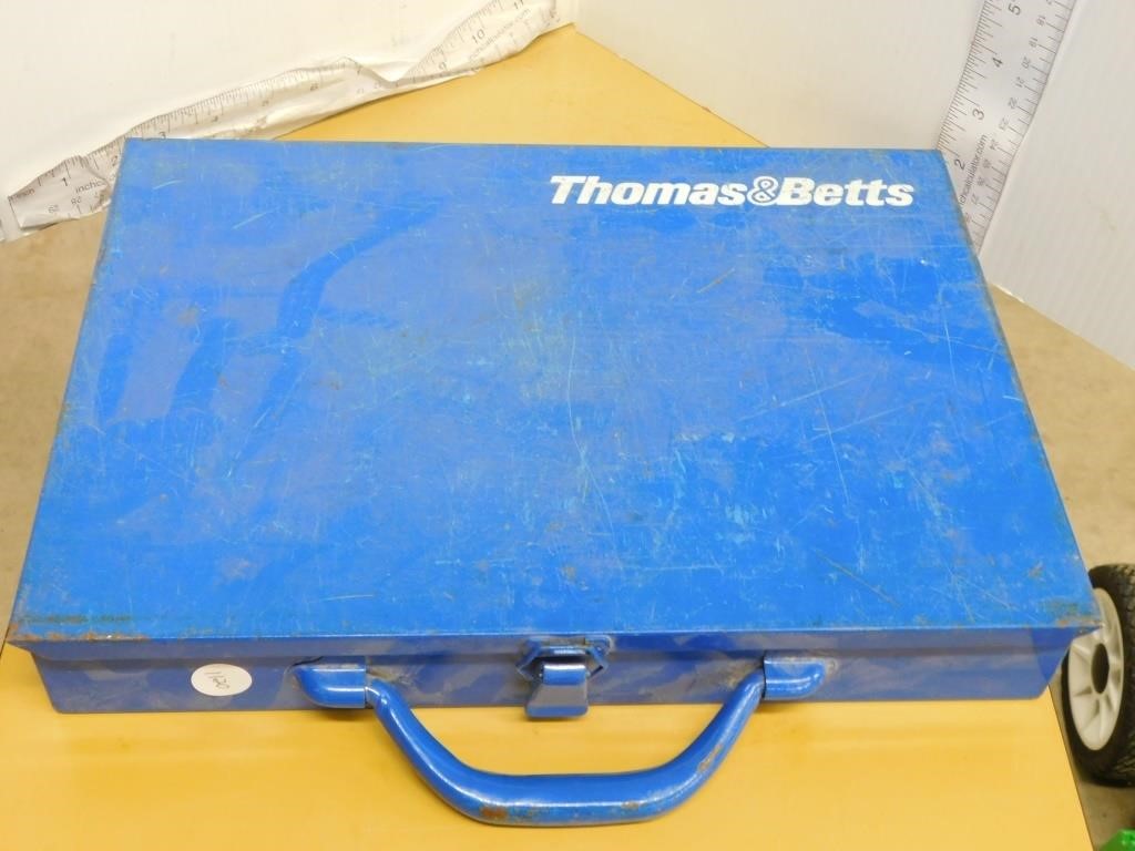 EMPTY METAL THOMAS & BETTS SECTIONAL CASE
