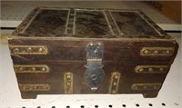 Neat Vintage Box With Metal Hardware Content