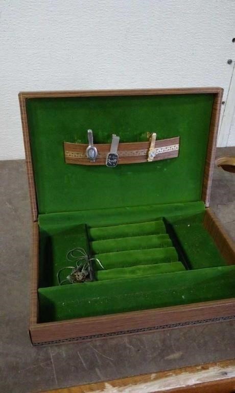 Jewelry Box with The Clips & Necklace