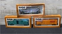 3 Boxed HO Scale Tyco Livestock, Reefer And Hopper