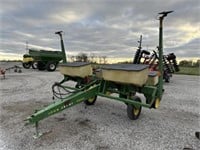 John Deere 7000 4 Row Planter w Dry Fertilizer