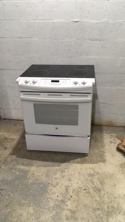 White GE Electric Stove w/ Glass cook Top 12B