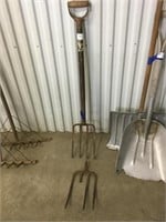 Pitch fork and one extra head