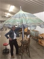 Outdoor table umbrella