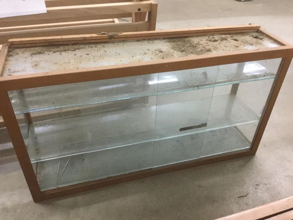 Glass display cabinet.  Needs cleaned.  21 x 39 x