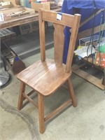 Wooden chair (in 2 pieces)