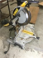 DeWalt miter saw (unsure if works)
