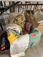 LOT OF MISC LINENS