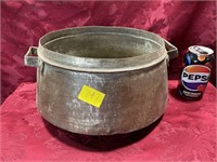 Vintage to handle hammered pot 13 inches round 6”t