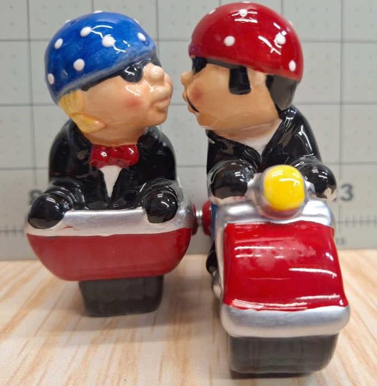 Magnetic  Salt and pepper shakers motorcycle