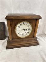 Antique Ingram mantle clock with key and pendulum