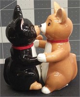 Magnetic Salt and pepper shakers - kissing animals